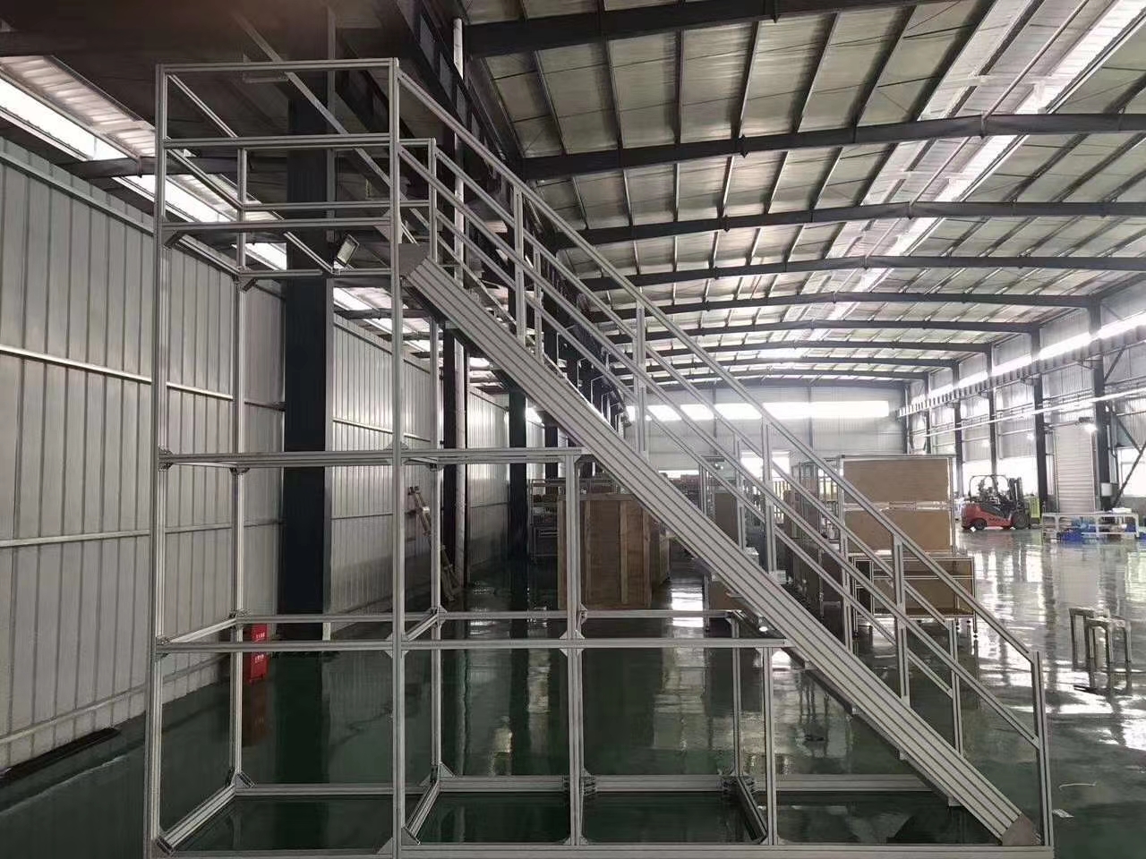 倉儲物流設(shè)備為何偏愛鋁型材框架？